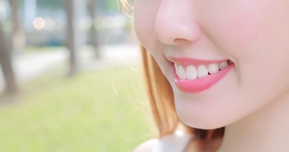 wheatgrass in powder form is used to fight against dental issues and tooth decay